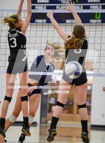 Thumbnail 2 in GMG vs Hudson (IHSAA Regional Semifinal) photogallery.