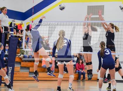 Thumbnail 3 in GMG vs Hudson (IHSAA Regional Semifinal) photogallery.