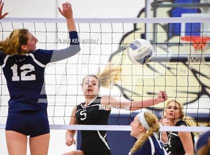 Thumbnail 1 in GMG vs Hudson (IHSAA Regional Semifinal) photogallery.