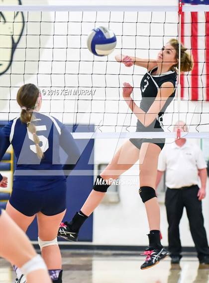 Thumbnail 2 in GMG vs Hudson (IHSAA Regional Semifinal) photogallery.