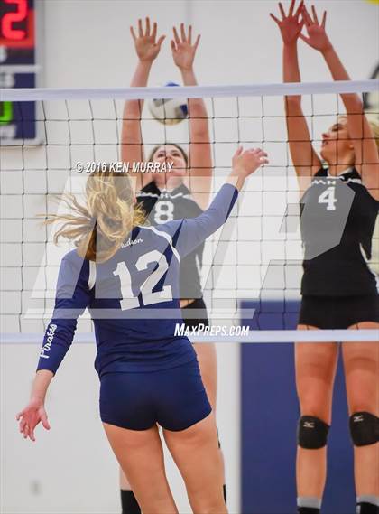 Thumbnail 2 in GMG vs Hudson (IHSAA Regional Semifinal) photogallery.