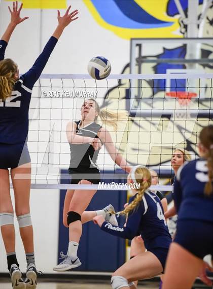 Thumbnail 2 in GMG vs Hudson (IHSAA Regional Semifinal) photogallery.