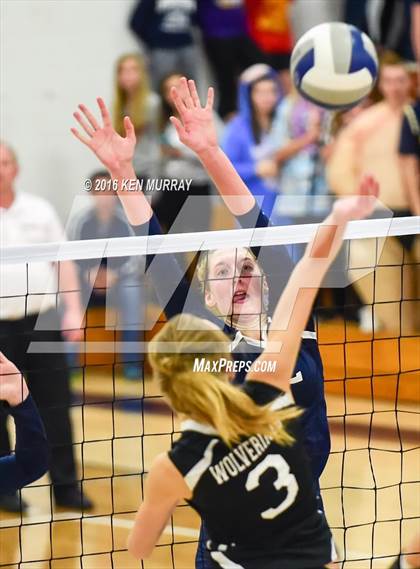 Thumbnail 1 in GMG vs Hudson (IHSAA Regional Semifinal) photogallery.