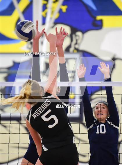 Thumbnail 2 in GMG vs Hudson (IHSAA Regional Semifinal) photogallery.