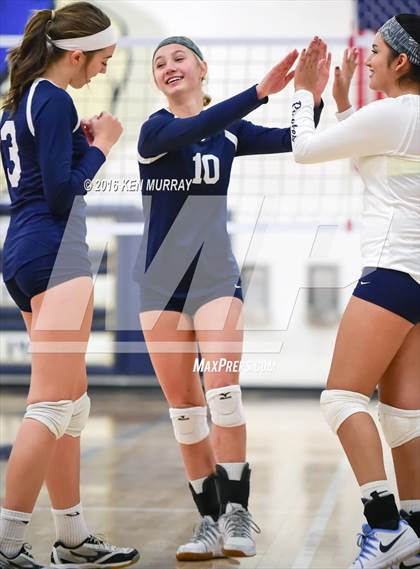 Thumbnail 2 in GMG vs Hudson (IHSAA Regional Semifinal) photogallery.
