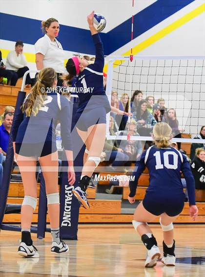 Thumbnail 2 in GMG vs Hudson (IHSAA Regional Semifinal) photogallery.