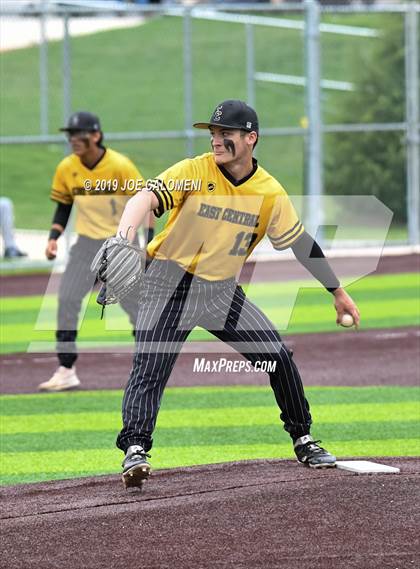 Thumbnail 3 in Johnson vs East Central (UIL CLASS 6A Bi District) photogallery.