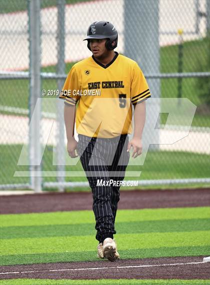 Thumbnail 3 in Johnson vs East Central (UIL CLASS 6A Bi District) photogallery.