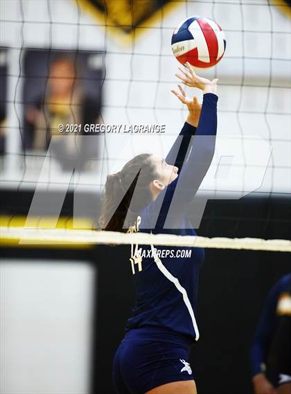 Thumbnail 3 in Lamar vs Fossil Ridge photogallery.