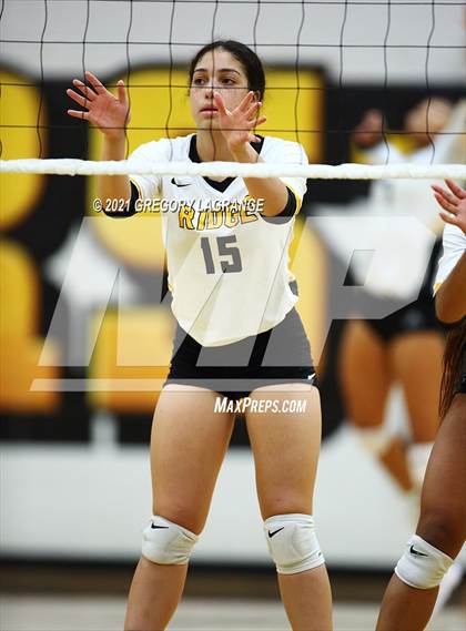Thumbnail 3 in Lamar vs Fossil Ridge photogallery.