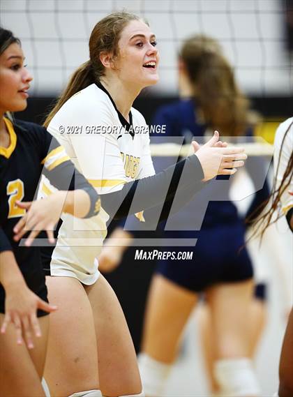 Thumbnail 2 in Lamar vs Fossil Ridge photogallery.