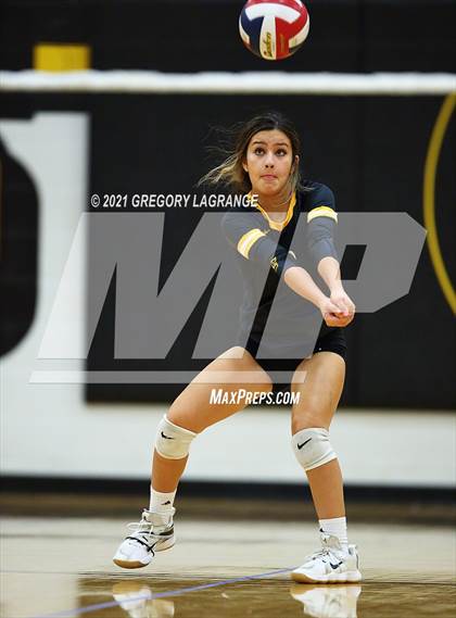 Thumbnail 2 in Lamar vs Fossil Ridge photogallery.