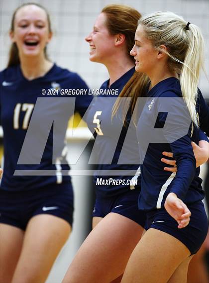 Thumbnail 3 in Lamar vs Fossil Ridge photogallery.