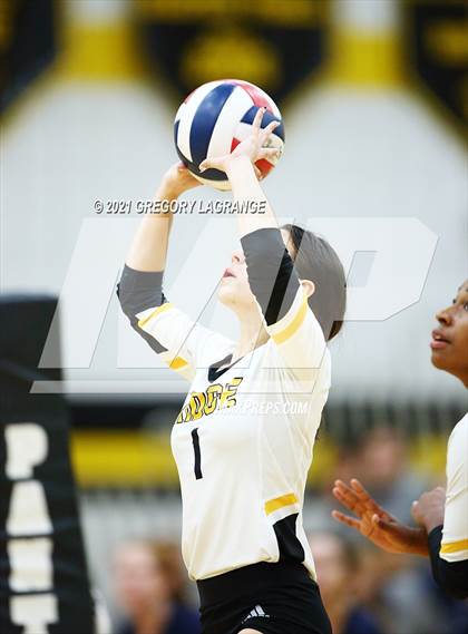 Thumbnail 1 in Lamar vs Fossil Ridge photogallery.