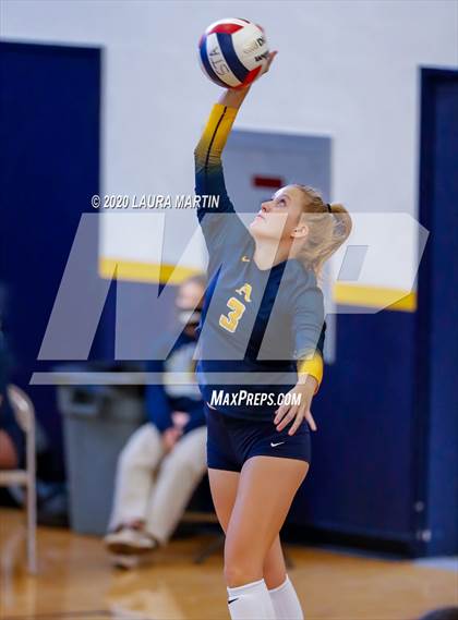 Thumbnail 2 in Cardinal Gibbons @ St. Thomas Aquinas photogallery.