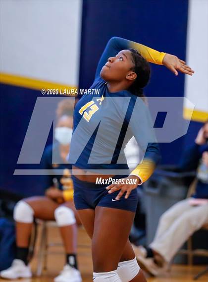 Thumbnail 3 in Cardinal Gibbons @ St. Thomas Aquinas photogallery.