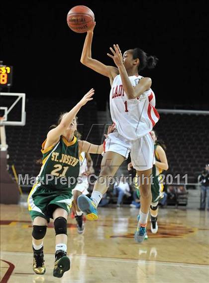 Thumbnail 3 in St. Joseph vs. Serra (CIF SoCal D3 Regional Final) photogallery.