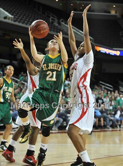 Thumbnail 3 in St. Joseph vs. Serra (CIF SoCal D3 Regional Final) photogallery.