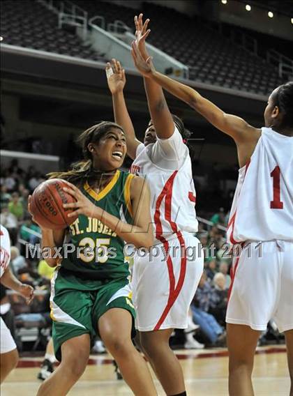 Thumbnail 2 in St. Joseph vs. Serra (CIF SoCal D3 Regional Final) photogallery.