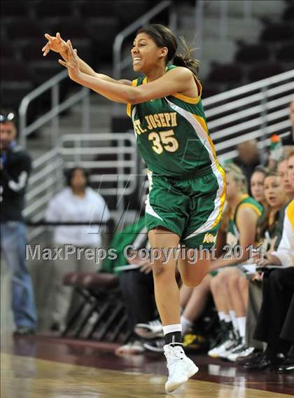 Thumbnail 2 in St. Joseph vs. Serra (CIF SoCal D3 Regional Final) photogallery.