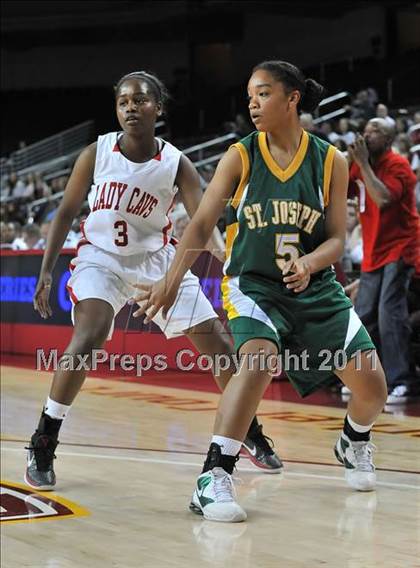 Thumbnail 2 in St. Joseph vs. Serra (CIF SoCal D3 Regional Final) photogallery.