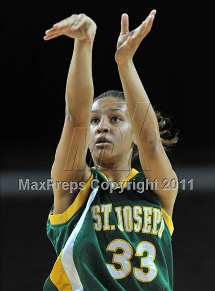 Thumbnail 3 in St. Joseph vs. Serra (CIF SoCal D3 Regional Final) photogallery.