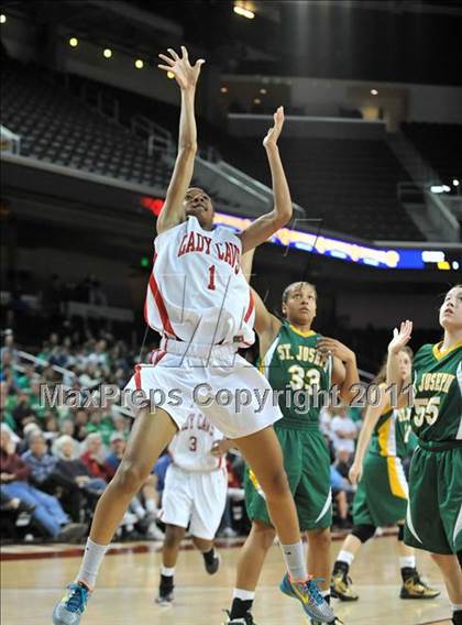 Thumbnail 2 in St. Joseph vs. Serra (CIF SoCal D3 Regional Final) photogallery.