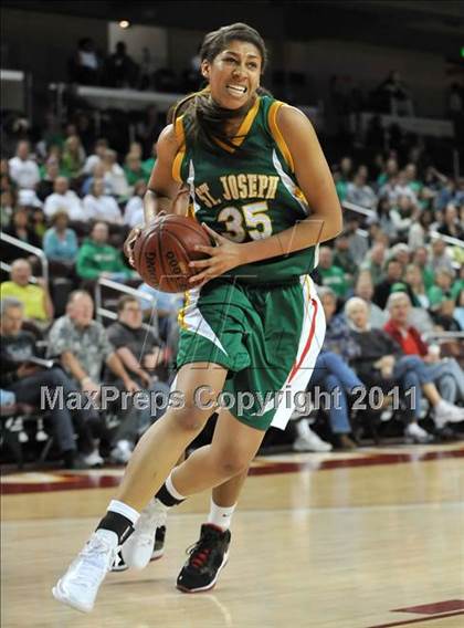Thumbnail 3 in St. Joseph vs. Serra (CIF SoCal D3 Regional Final) photogallery.