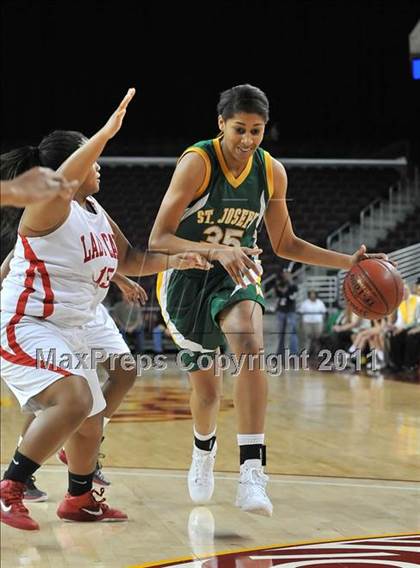 Thumbnail 3 in St. Joseph vs. Serra (CIF SoCal D3 Regional Final) photogallery.