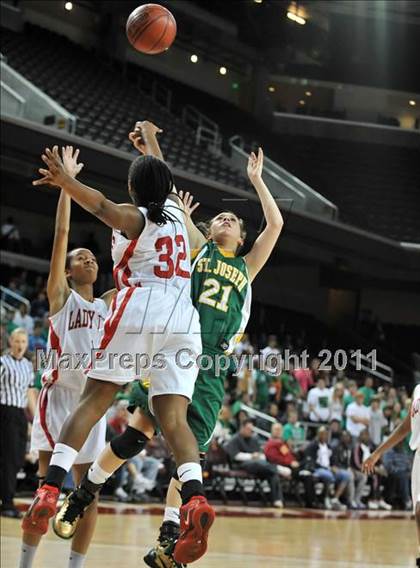 Thumbnail 2 in St. Joseph vs. Serra (CIF SoCal D3 Regional Final) photogallery.