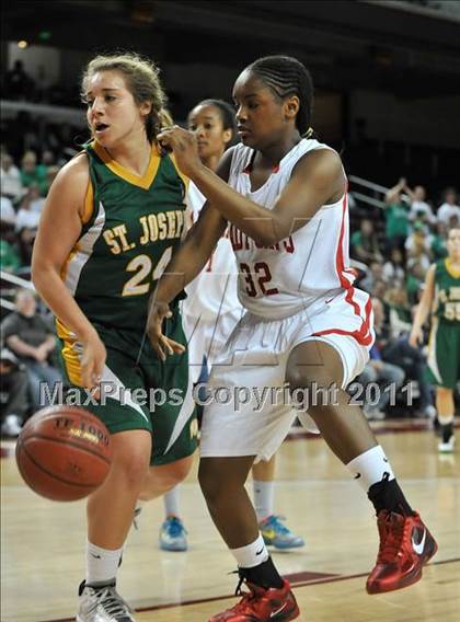 Thumbnail 2 in St. Joseph vs. Serra (CIF SoCal D3 Regional Final) photogallery.