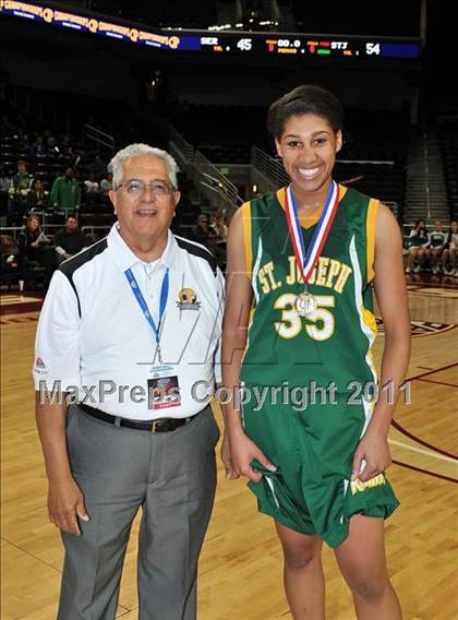 Thumbnail 3 in St. Joseph vs. Serra (CIF SoCal D3 Regional Final) photogallery.