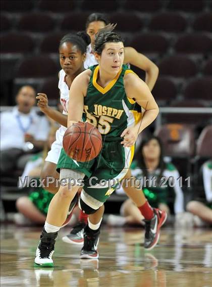 Thumbnail 3 in St. Joseph vs. Serra (CIF SoCal D3 Regional Final) photogallery.