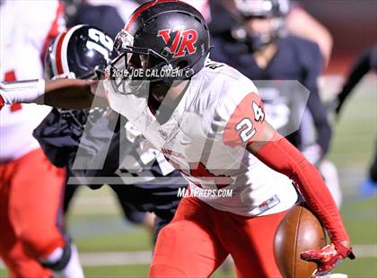 Thumbnail 3 in Churchill vs Vista Ridge (Class 6A Division II Region 4) photogallery.