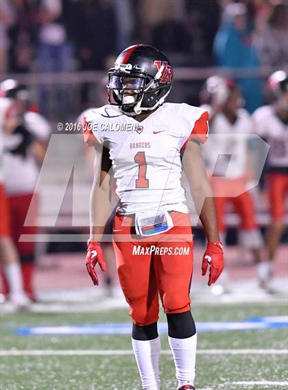 Thumbnail 2 in Churchill vs Vista Ridge (Class 6A Division II Region 4) photogallery.