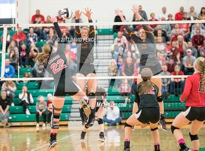 Thumbnail 1 in New Bremen vs. Fort Loramie (OHSAA D4 Regional Final) photogallery.