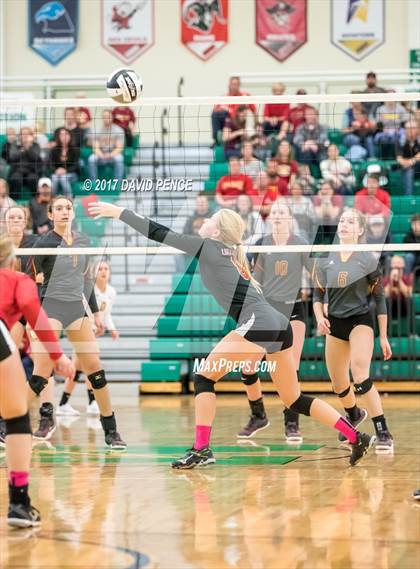 Thumbnail 2 in New Bremen vs. Fort Loramie (OHSAA D4 Regional Final) photogallery.