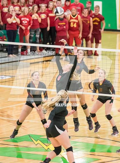 Thumbnail 3 in New Bremen vs. Fort Loramie (OHSAA D4 Regional Final) photogallery.
