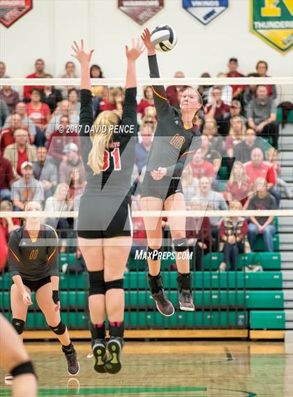 Thumbnail 3 in New Bremen vs. Fort Loramie (OHSAA D4 Regional Final) photogallery.
