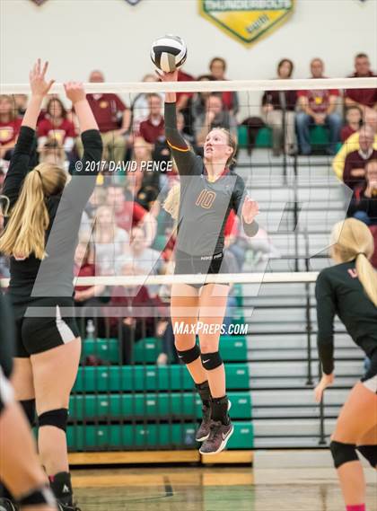 Thumbnail 2 in New Bremen vs. Fort Loramie (OHSAA D4 Regional Final) photogallery.