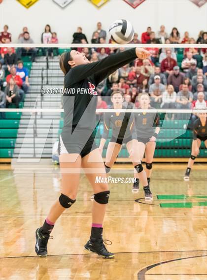 Thumbnail 2 in New Bremen vs. Fort Loramie (OHSAA D4 Regional Final) photogallery.
