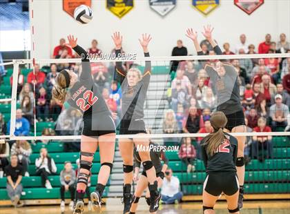 Thumbnail 3 in New Bremen vs. Fort Loramie (OHSAA D4 Regional Final) photogallery.