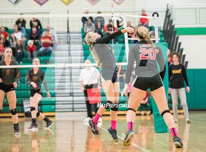 Thumbnail 1 in New Bremen vs. Fort Loramie (OHSAA D4 Regional Final) photogallery.