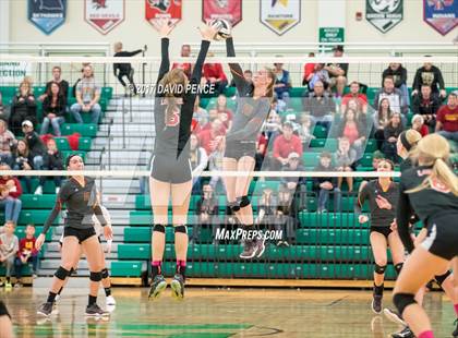 Thumbnail 3 in New Bremen vs. Fort Loramie (OHSAA D4 Regional Final) photogallery.