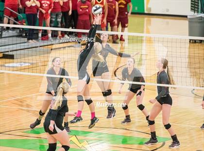 Thumbnail 1 in New Bremen vs. Fort Loramie (OHSAA D4 Regional Final) photogallery.