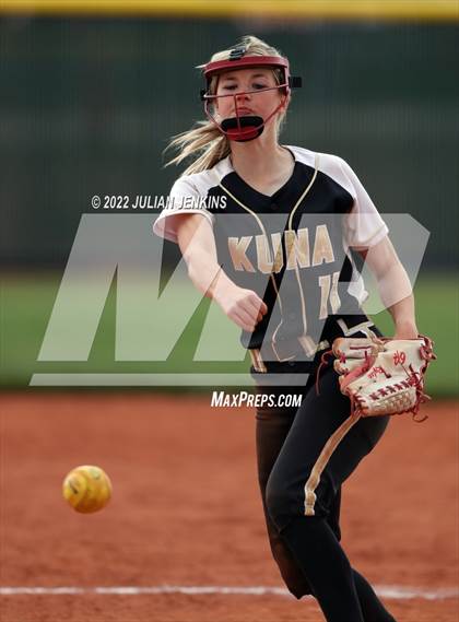 Thumbnail 1 in Kuna @ Owyhee photogallery.