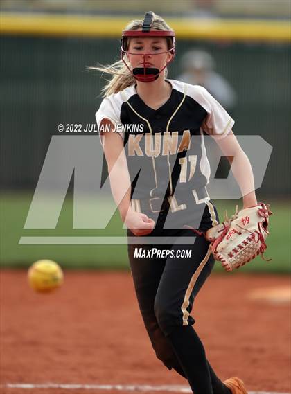 Thumbnail 1 in Kuna @ Owyhee photogallery.