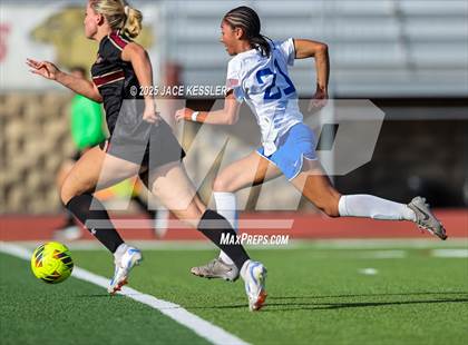 Thumbnail 3 in Santa Margarita vs. Oaks Christian (CIF-SS Open Div Semi Final) photogallery.