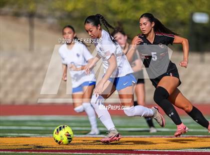 Thumbnail 2 in Santa Margarita vs. Oaks Christian (CIF-SS Open Div Semi Final) photogallery.