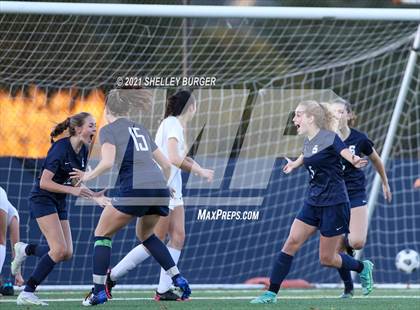 Thumbnail 1 in Farmington vs. Staples (CIAC Class LL Quarterfinal round) photogallery.